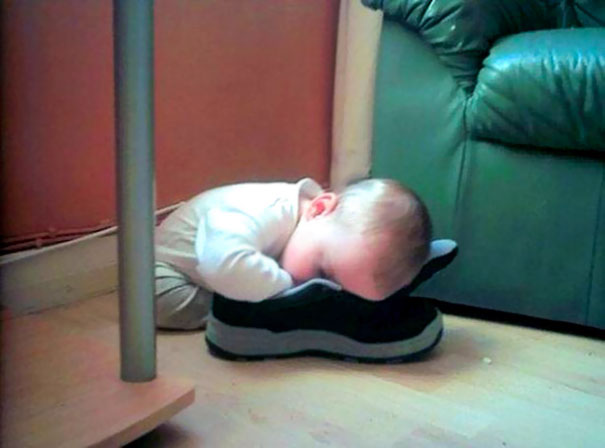 funny-kids-sleeping-anywhere-126-57aaebb19a8de__605